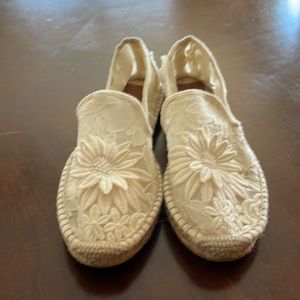 Tory Burch size 9 ivory floral espadrilles.